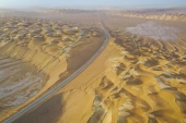 世界2位の流動する砂漠で、道路はどのように作られたか？.jpg