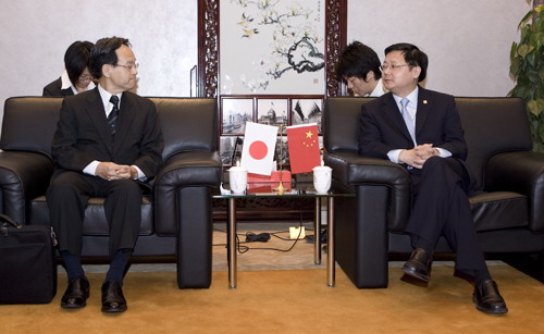 朱咏雷氏が、蔵元進氏一行と会見