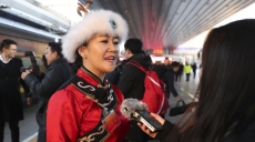 「全人代」代表が北京に到着