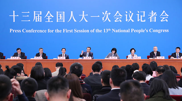 李克強総理が国内外の記者と会見