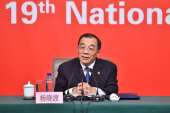 楊暁渡氏