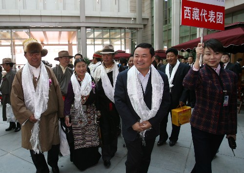 西藏代表团抵达北京 西藏代表团抵达北京